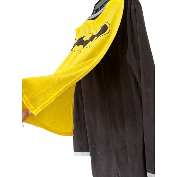 DC Comics BATMAN Fleece Zip Up Pajama Suit Costume w/ Cape Men M Black/Yellow - Picture 10 of 10